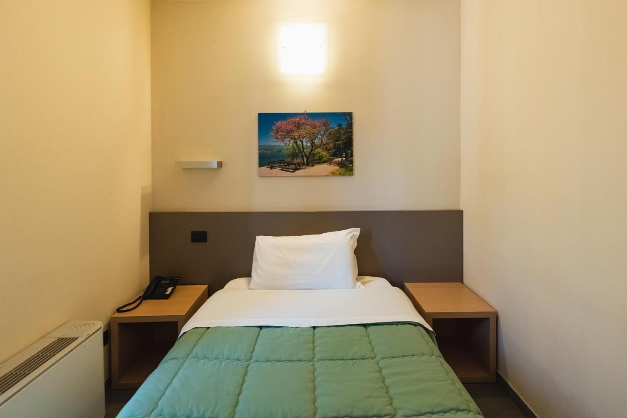 Parini Hotel Bosisio Parini Kültér fotó