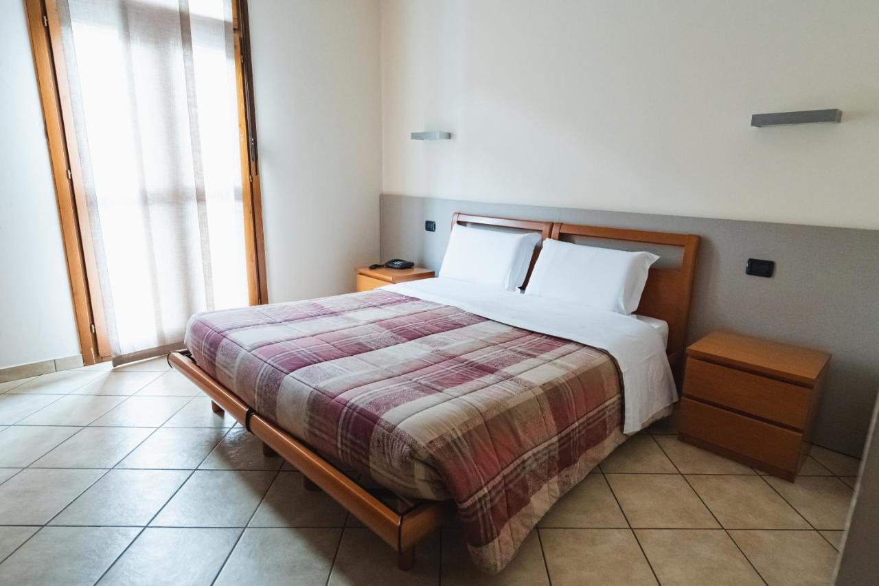 Parini Hotel Bosisio Parini Kültér fotó