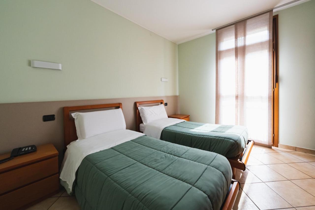 Parini Hotel Bosisio Parini Kültér fotó