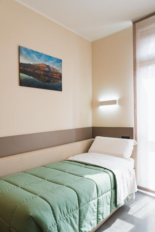 Parini Hotel Bosisio Parini Kültér fotó