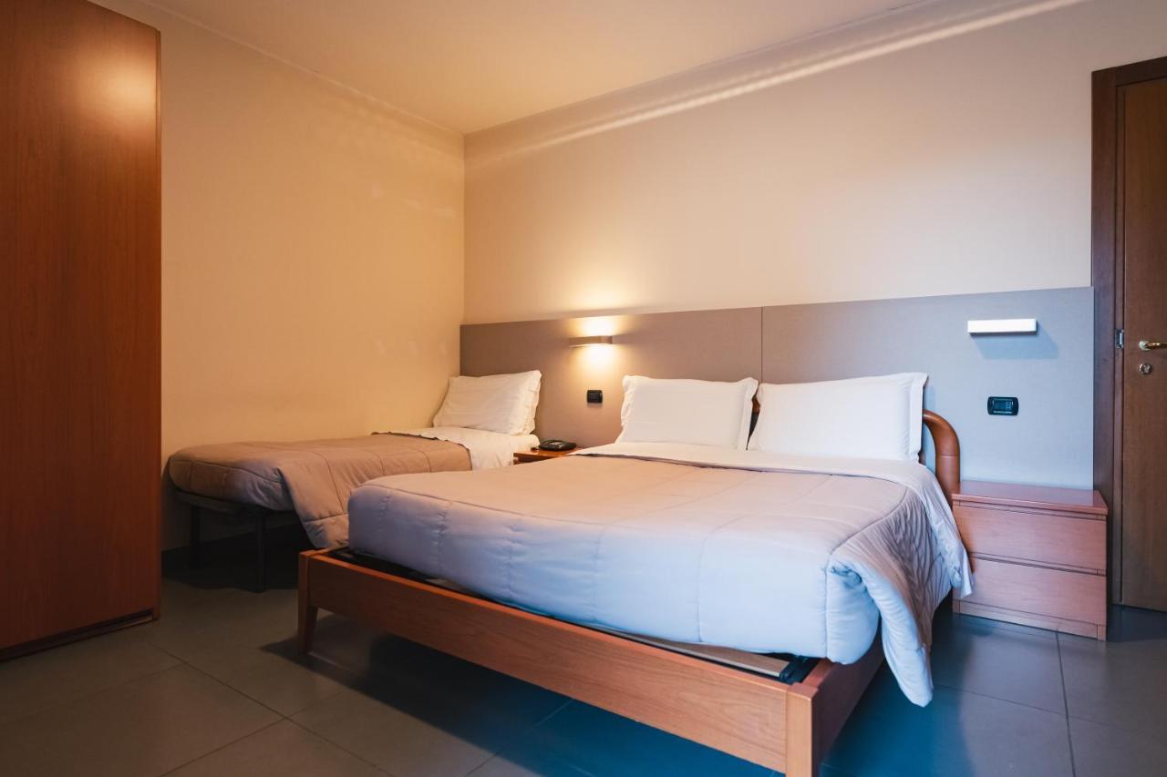 Parini Hotel Bosisio Parini Kültér fotó