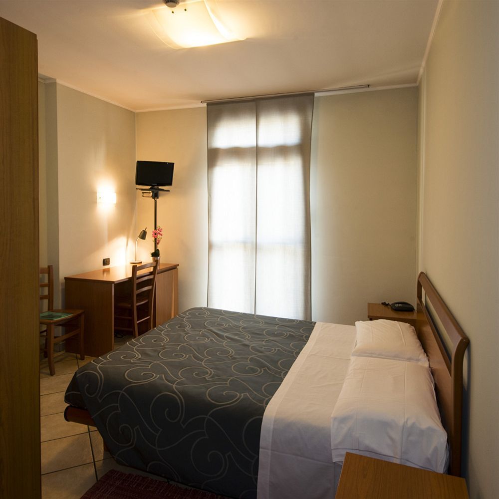 Parini Hotel Bosisio Parini Kültér fotó