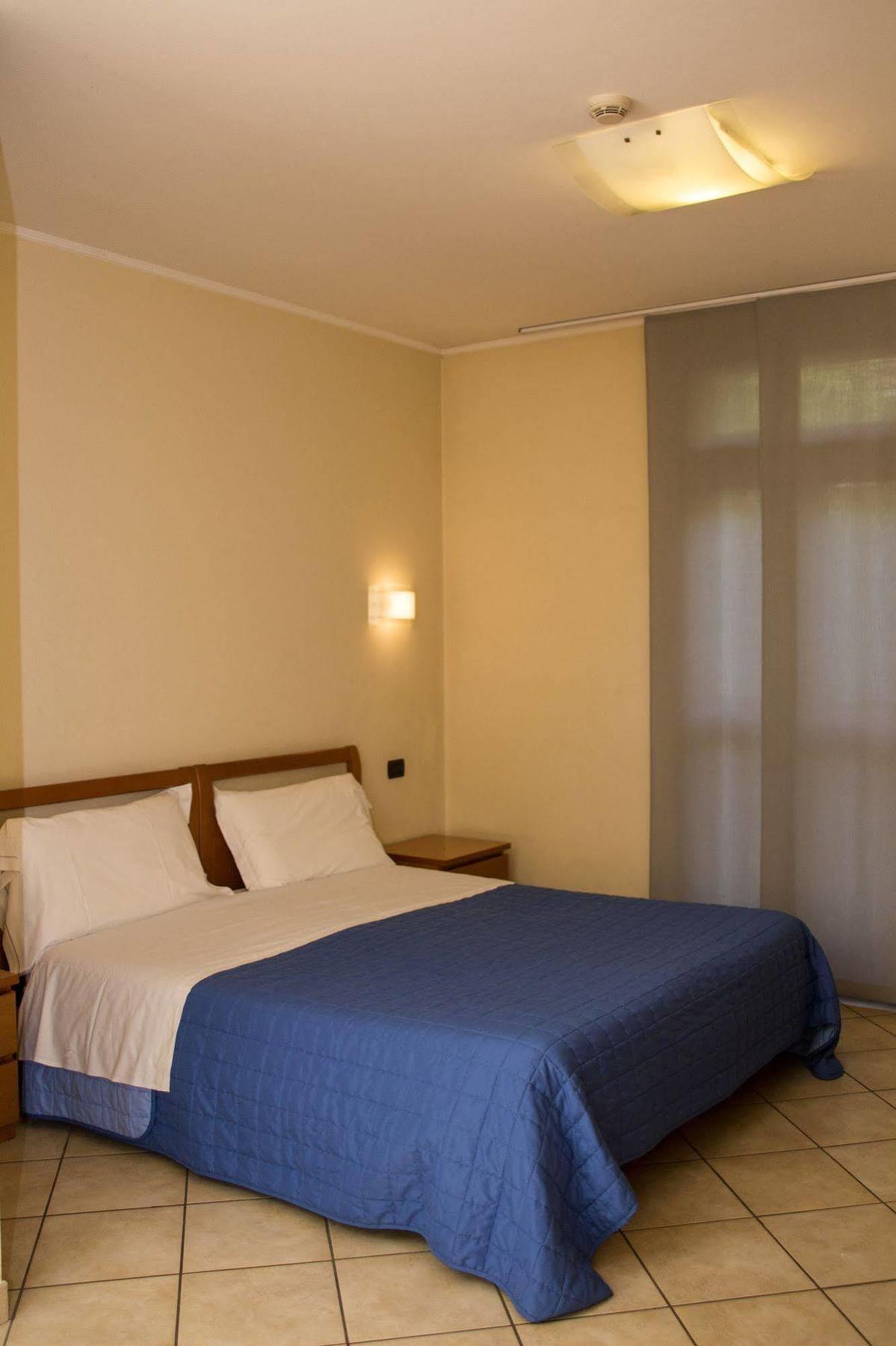 Parini Hotel Bosisio Parini Kültér fotó